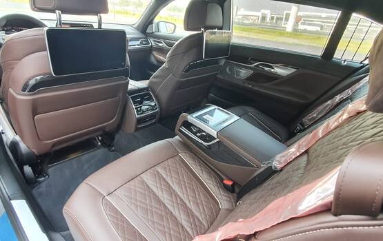 BMW 7 series rental in Dubai - CarHire24